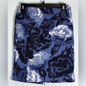 Ann Taylor Factory Pencil Skirt - Size 2P -Blue, Black & White Floral